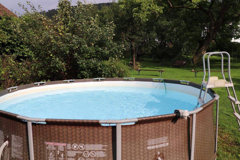 Bestway Schwimmbad: Pool Bestway mit Zubehör wie Roboter etc – Gebraucht aus Rodersdorf von Stephangoeldi