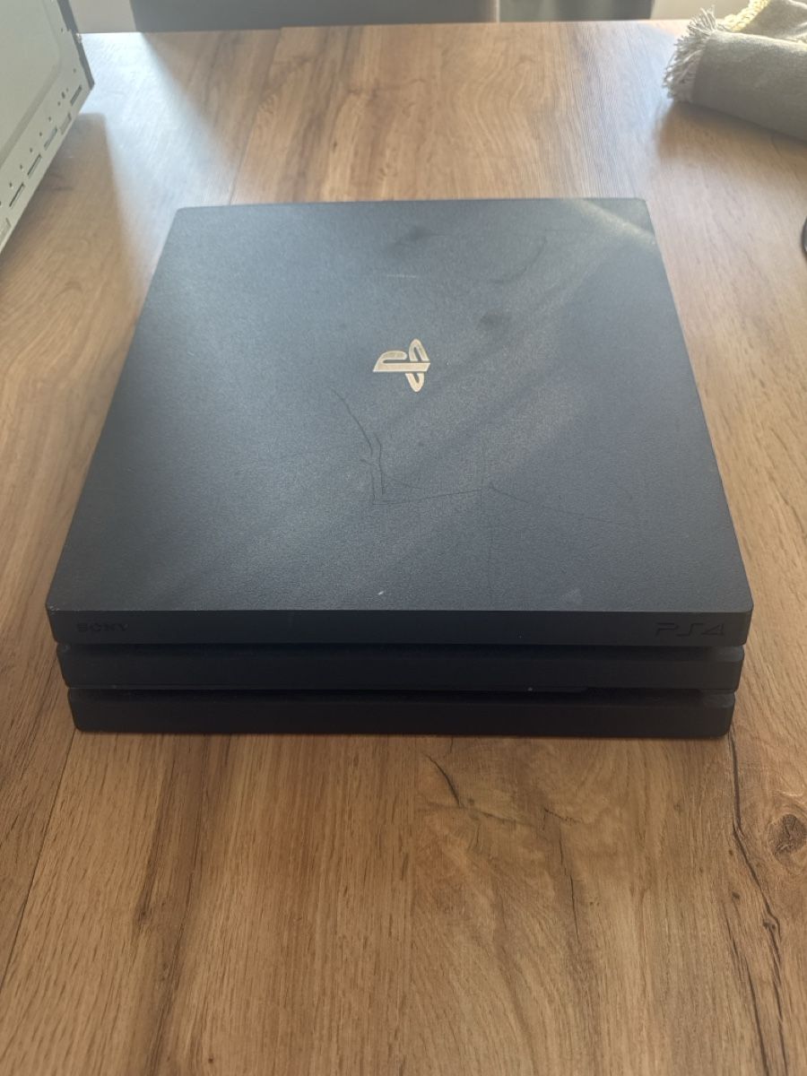 Sony Console: Sony PlayStation 4 Pro 1TB + HDMI-& Stromkabel – Difettoso da St. Gallen venduto da RubenPF 1