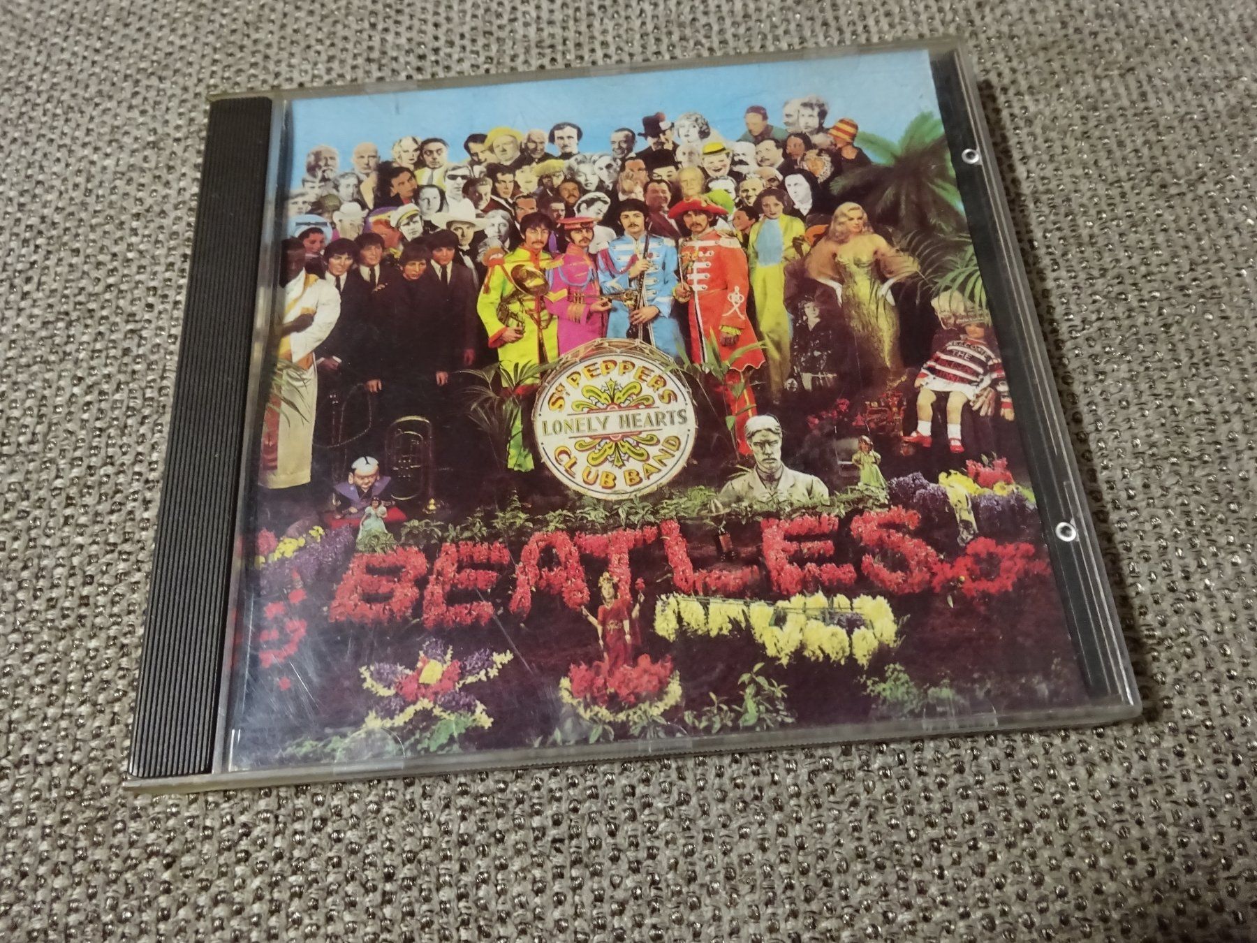 CD: Lonely Hearts/The Beatles – Nuovo (secondo la descrizione) da Rothrist venduto da Mistery1