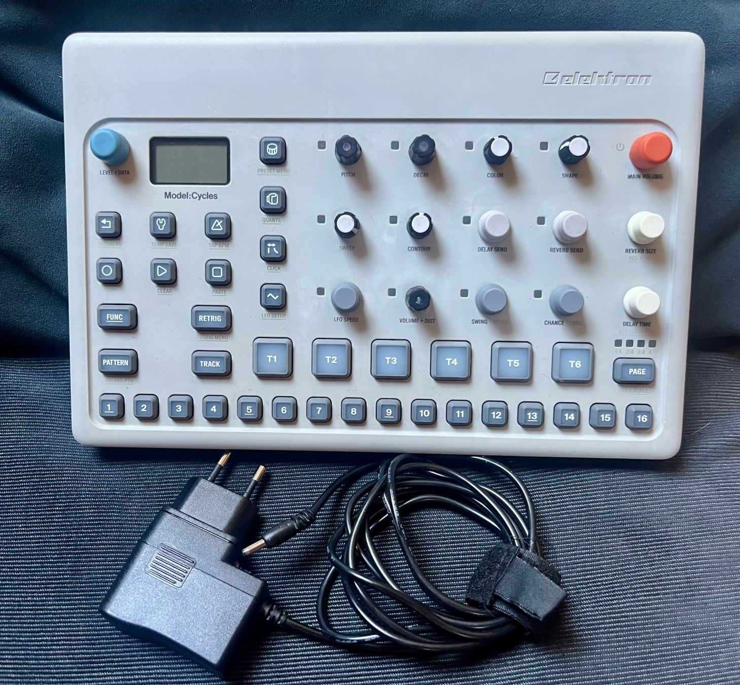 Elektron Instruments de musique: Elektron model: Cycles + case – D'occasion à Biel/Bienne par bronnti_schtarn 1
