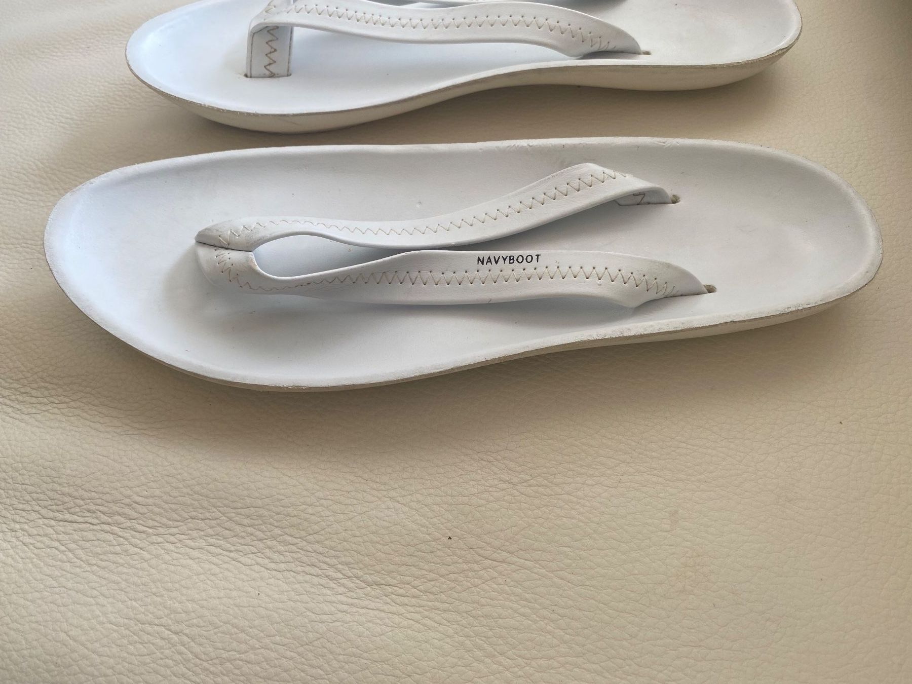 Navyboot Scarpe da donna: SUMMERTIME - stilvolle/edle NAVYBOOT Flip-Flops, weiss, 39 – Usato da Winkel venduto da ferrari2022 2