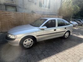 Opel Vectra 2.0 manuelle, essence