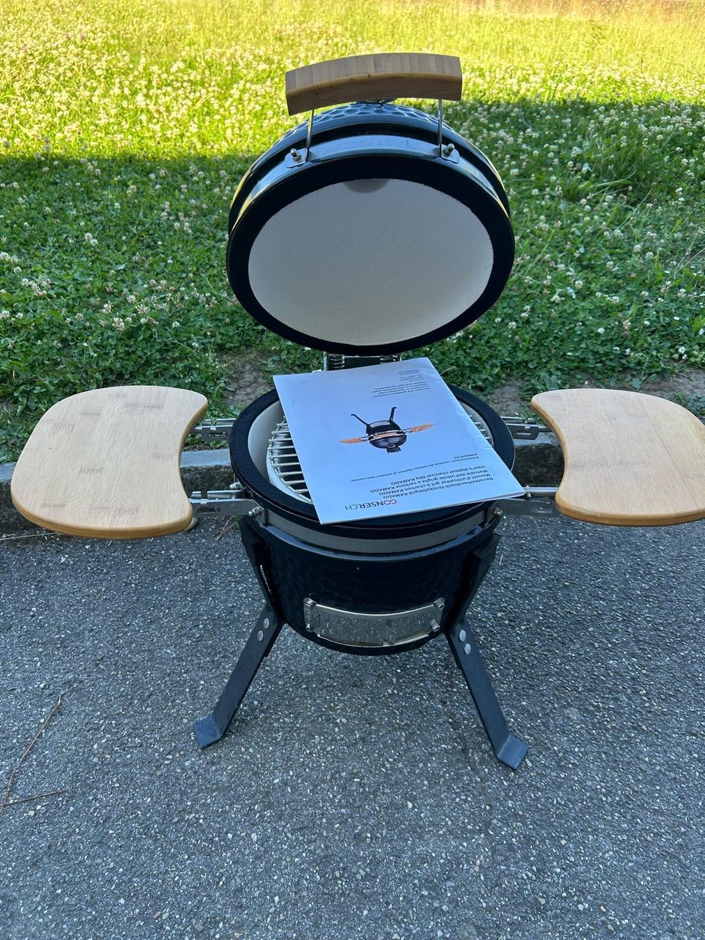 Griglie: Keramik Grill KAMADO mit Seitentischen – Usato da Basel venduto da faz_hdd8 9