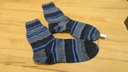 Warme Füsse, warmes Herz! Handgestrickte Wollsocken / 44