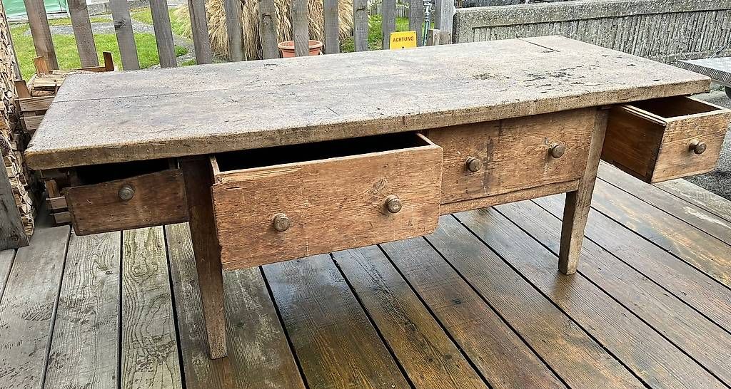 Tavoli: Antiker Rustikaler Holztisch – Usato da Lanzenhäusern venduto da Doll01