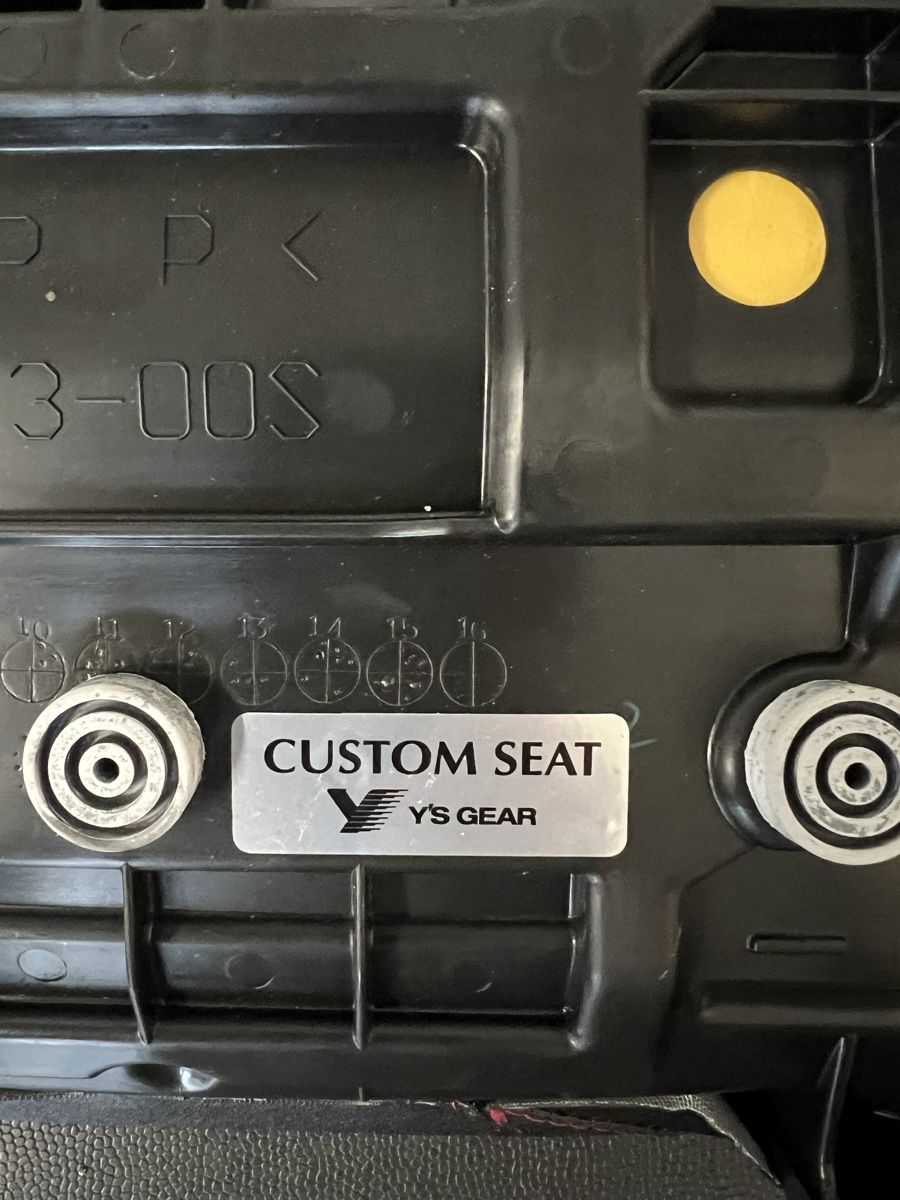 Yamaha Tutti i ricambio per moto: Yamaha VMAX 1700 VMX17 selle basse neuve – Nuovo e nell'imballaggio originale da Fribourg venduto da jul_65j9 3