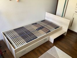Juniorbett mit Nachttisch