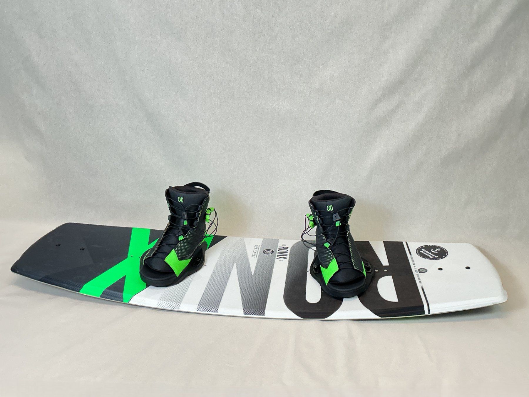 Ronix Tavole da surf e di nuoto: RONIX Wakeboard the Vault 140 cm Gr. 40 - 45.5 – Usato da Richterswil venduto da Restwert_Richterswil