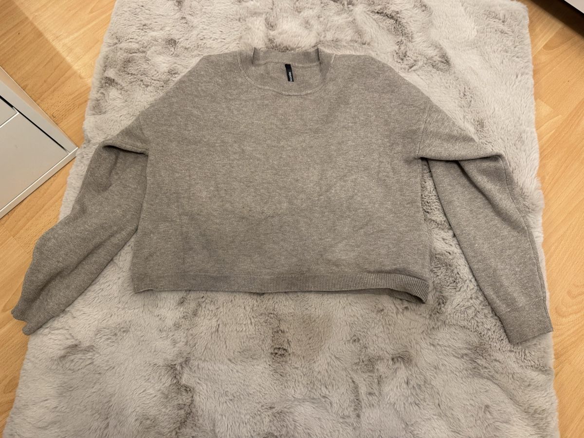 Lotti di vestiti: Graues Strickkleid mit passendem Pullover Set zweiteilig – Nuovo (secondo la descrizione) da Marbach SG venduto da Rob_sta 1