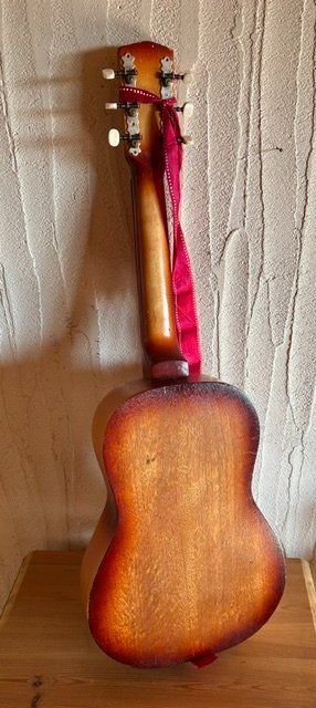 Strumenti musicali: Gitarre, Kindergitarre – Usato da Flumenthal venduto da Uranus26 1
