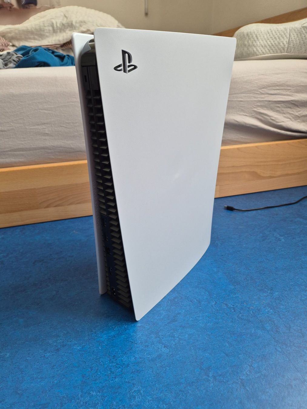 Sony Consoles: Ps5 disk version mit 5 spielen – D'occasion à Pratval par jonwayne