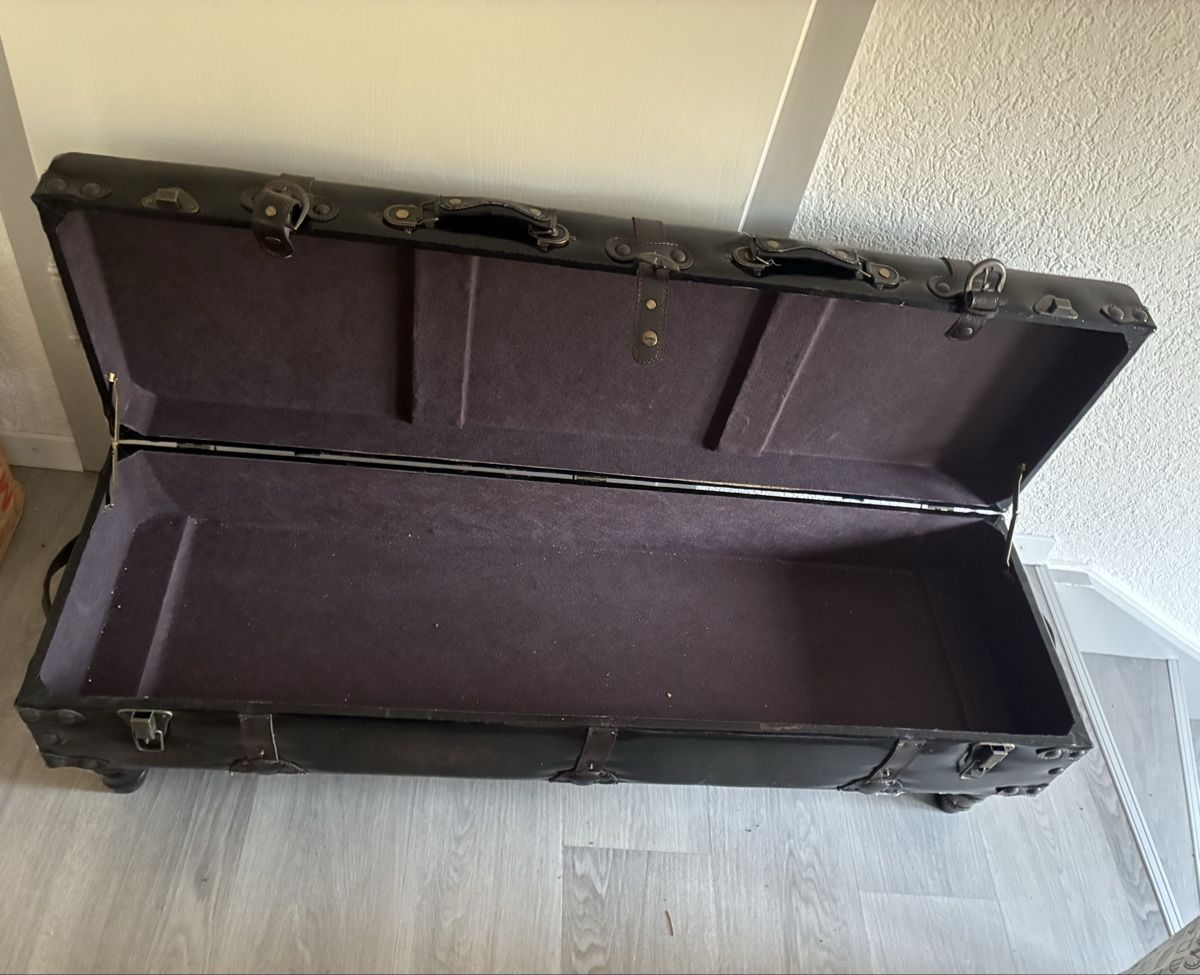 Coffres: Sitztruhe gebraucht – D'occasion à Langenthal par Bucheli.Langenthal