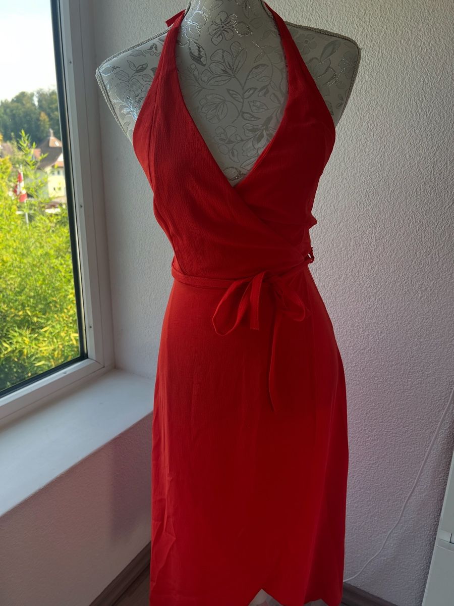 Kleider: Neckholder Midikleid Coral/Orange – Gebraucht aus Schöftland von mel_s2nm