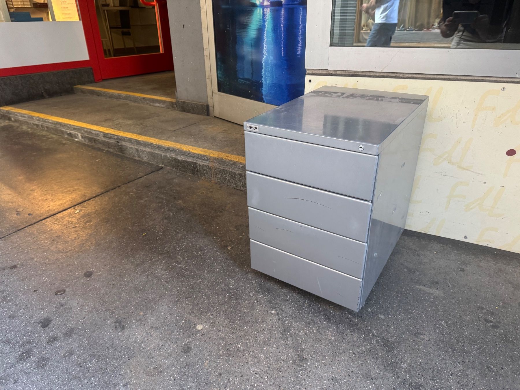 Korpus: Scrafix Büro Metsl Korpus Komode Lieferung gratis – Gebraucht aus Thun von altstadt-thun