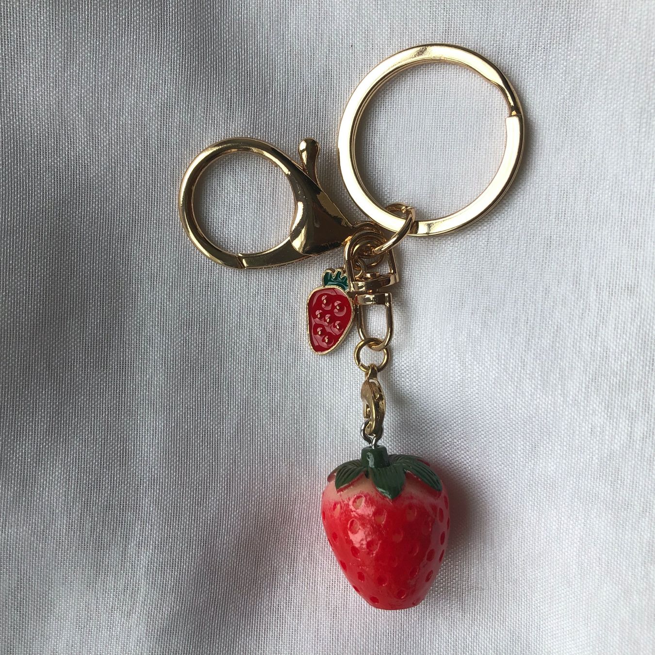 Portachiavi: Taschenanhänger "Erdbeere" - als kleine Geschenkidee – Nuovo e nell'imballaggio originale da Ittenthal venduto da Hwaggis