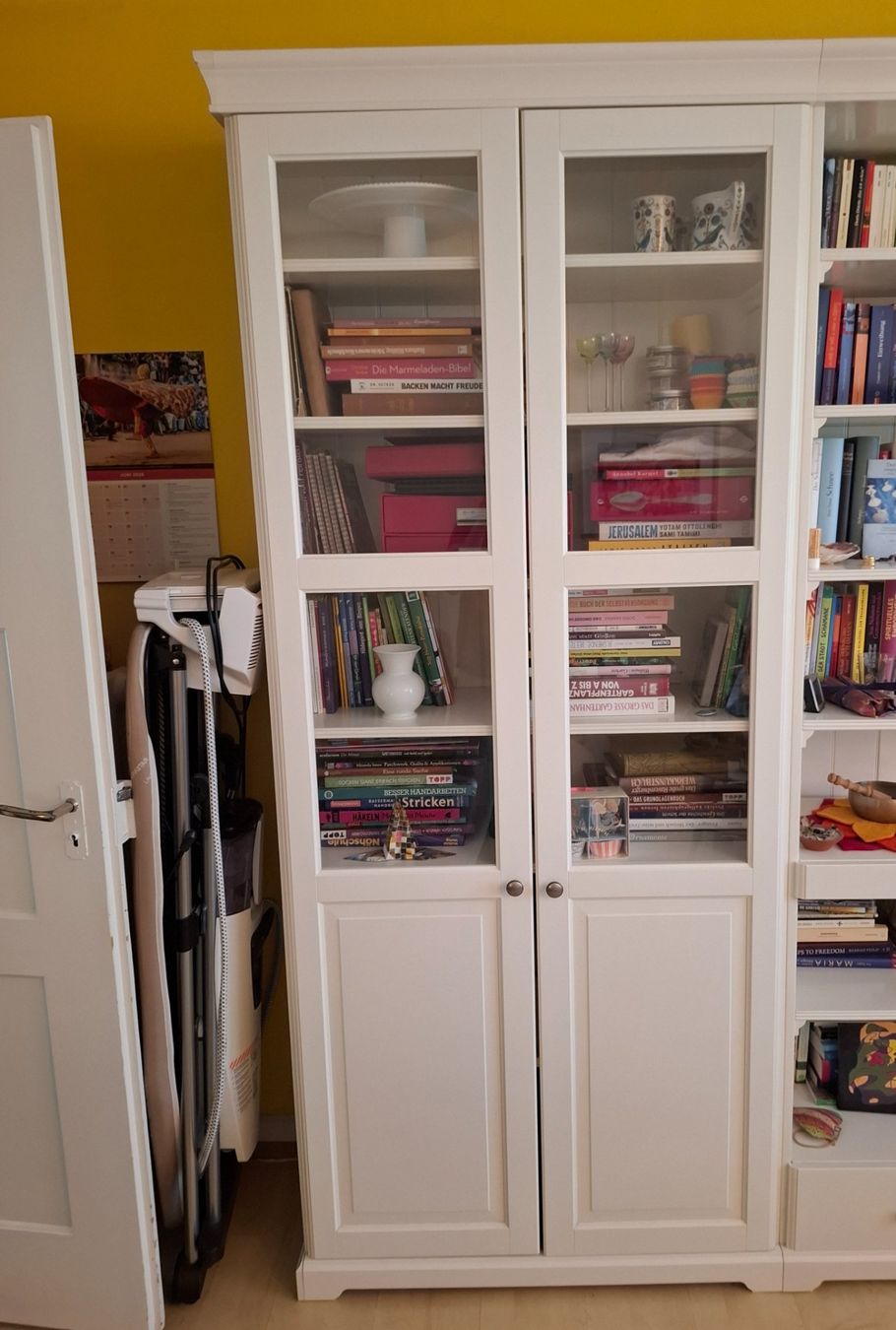 Ikea Armadi: Vitrinenschrank im Landhausstil – Usato da Bülach venduto da Wuxi 1