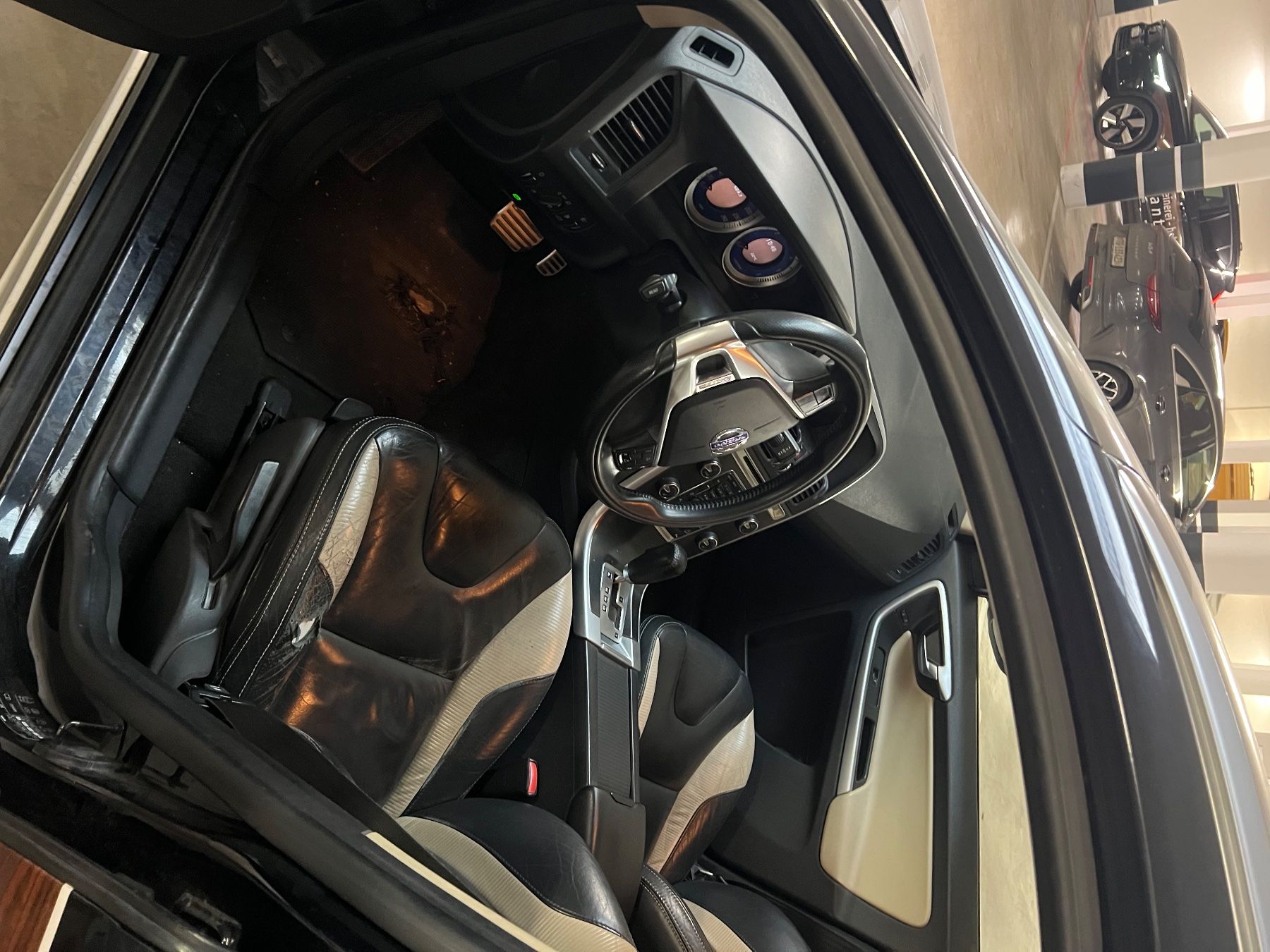 Volvo Autos: Volvo XC60 D5 AWD R-Design, mit MFK – D'occasion à Eschenz par steyr-92 6