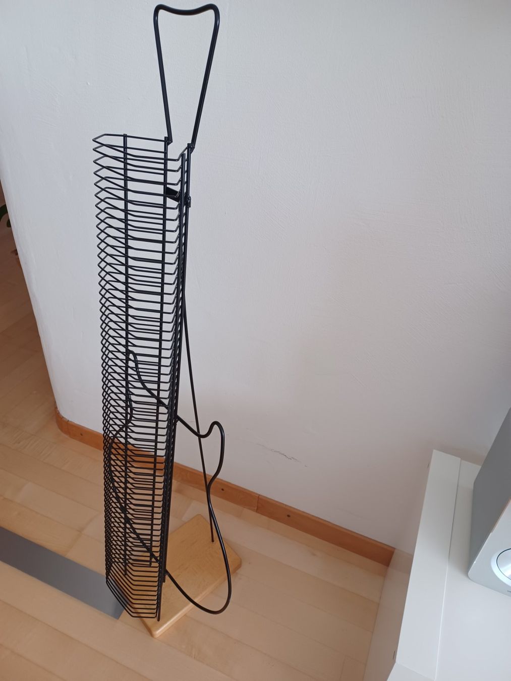 Racks & Ständer: CD-Ständer (in Form einer Gitarre) – Neu (gemäss Beschreibung) aus Rickenbach TG von mze_hr7k 1