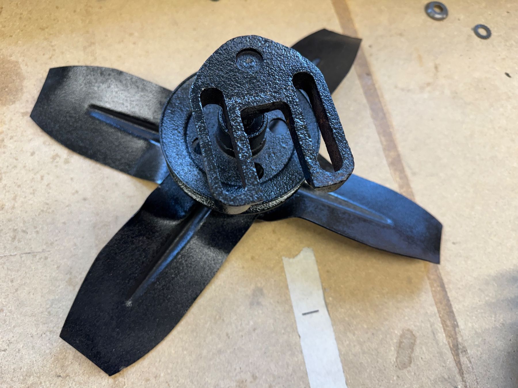Ford Tutti pezzi di ricambio auto: Lüfterrad für Ford Flathead V8 – Usato da Winterberg ZH venduto da Motti5 1