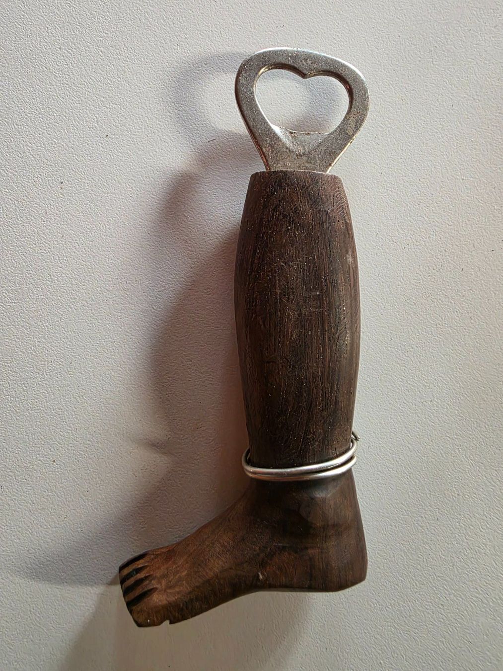 Flaschenöffner & -verschlüsse: antiker Flaschenöffner Holz Fuss 16 cm Eberle – Gebraucht aus Walterswil BE von Lonitti