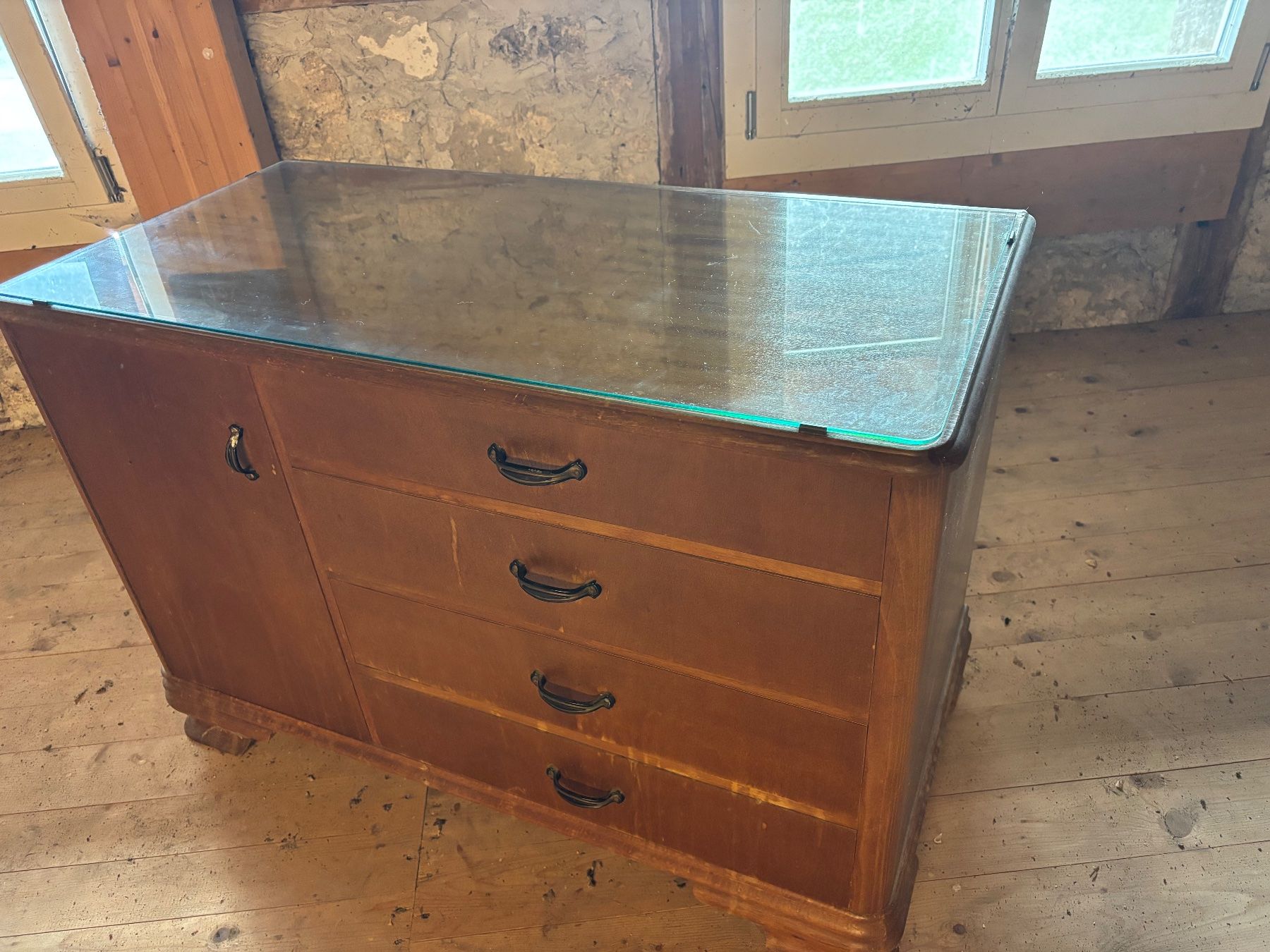 Cassettiere: Buffet Schrank, Holz, Vintage, mit Glasplatte – Usato da Neuenegg venduto da Carhunt9