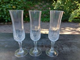 3 edle Champagnergläser mit Kristallschliff