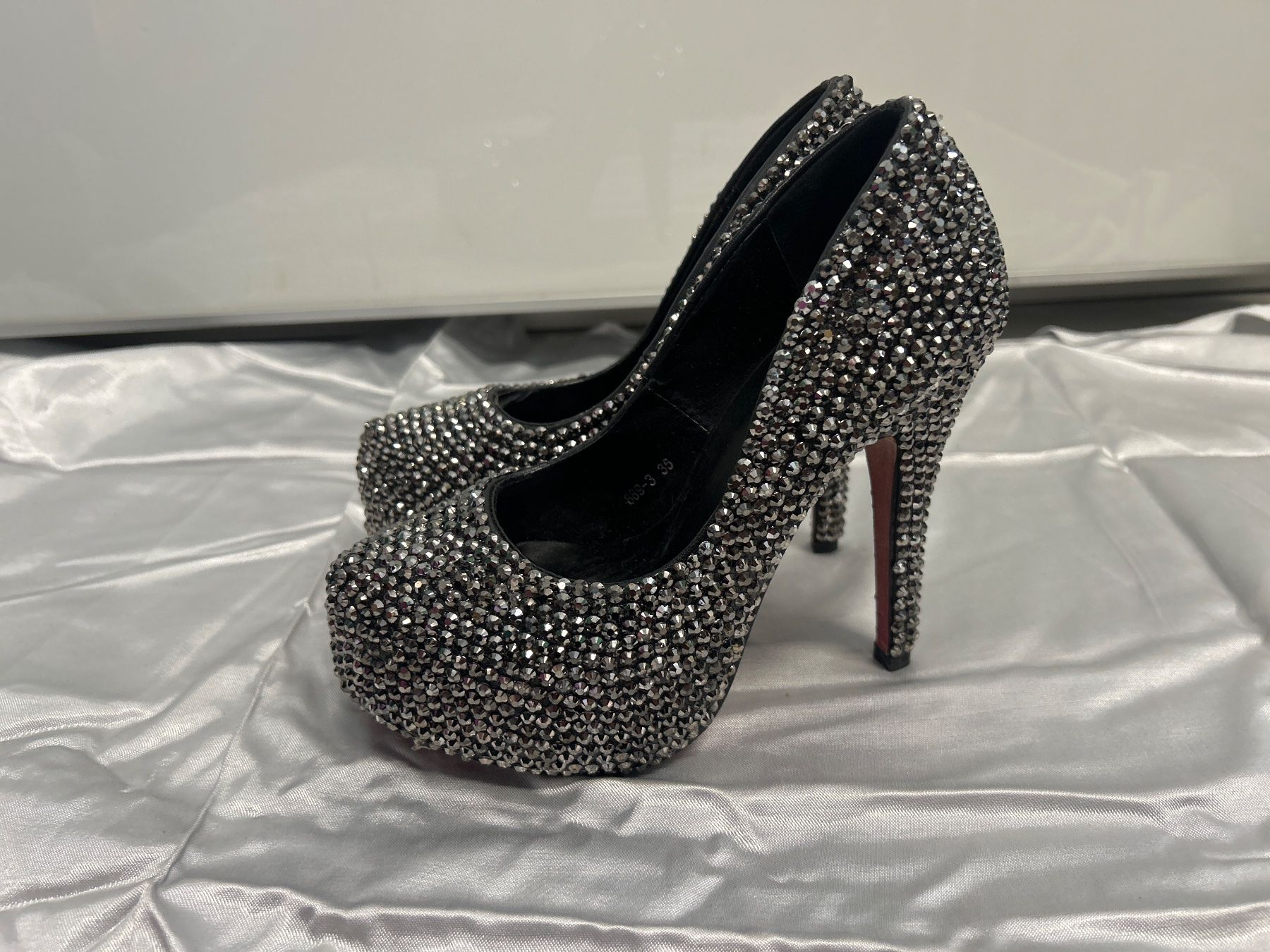 Scarpe da donna: Pumps mit Strasssteinen Gr 35 Neu – Nuovo e nell'imballaggio originale da Regensdorf venduto da Spyke55 2