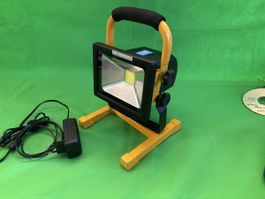 LED Akku Baustrahler 20W 1300 Lumen gelb gebraucht