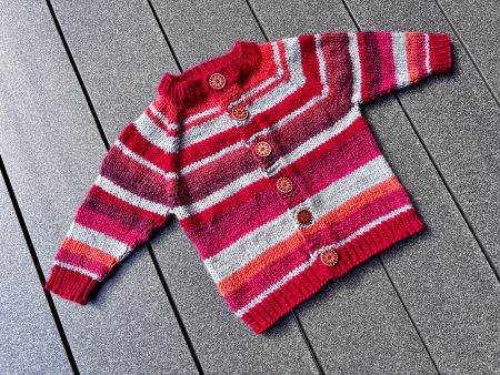 Kinderstrickjacke, Bunte Strickjacke, handgestrickt