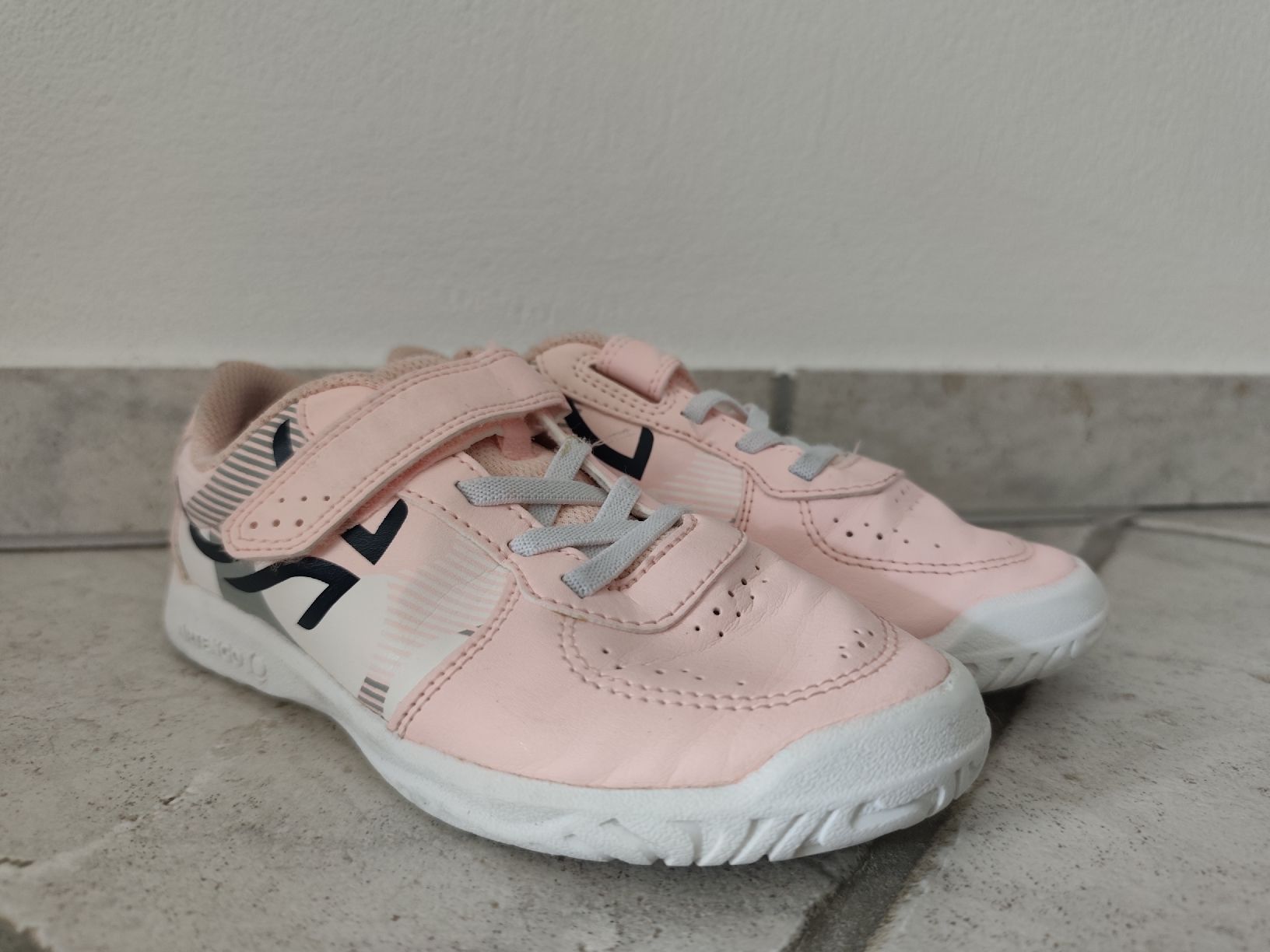 Scarpe per ragazze: Hallen Schuhe ARTENGO  – Usato da Chur venduto da Rodanisa 1