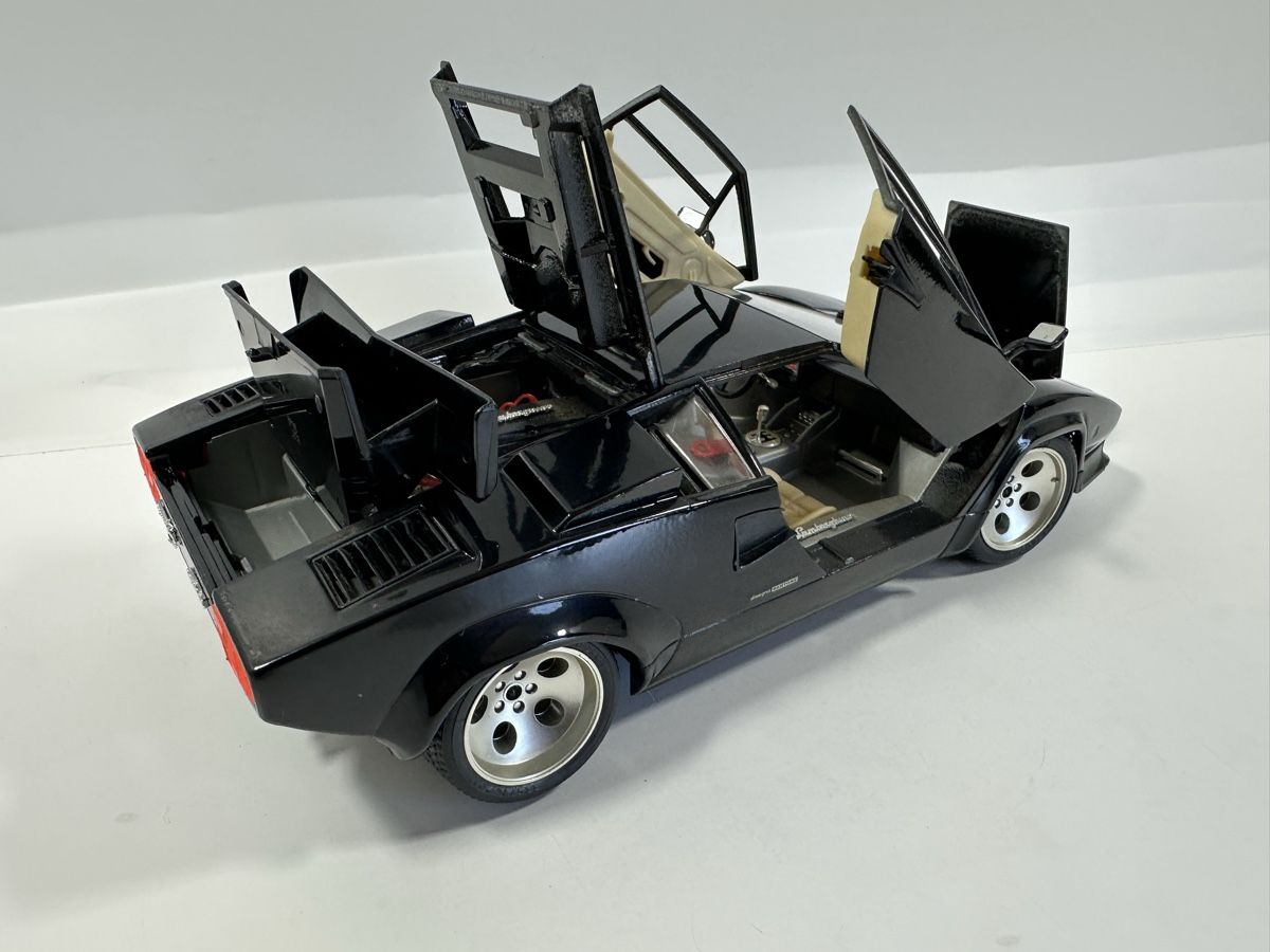 Bburago Modellautos: Lamborghini Countach 1:18, schwarz, BBURAGO  – Gebraucht aus Zofingen von rf9_x2xt 5