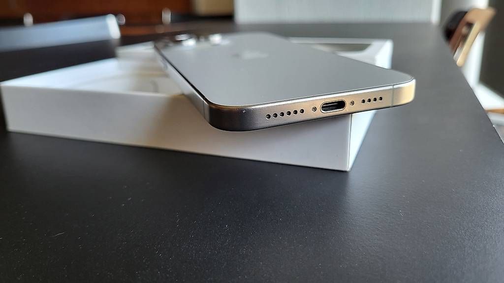 Telefoni cellulari / Smartphones: Iphone 15 Pro Max in Top-Zustand – Usato da Vezia venduto da Robi1311 3