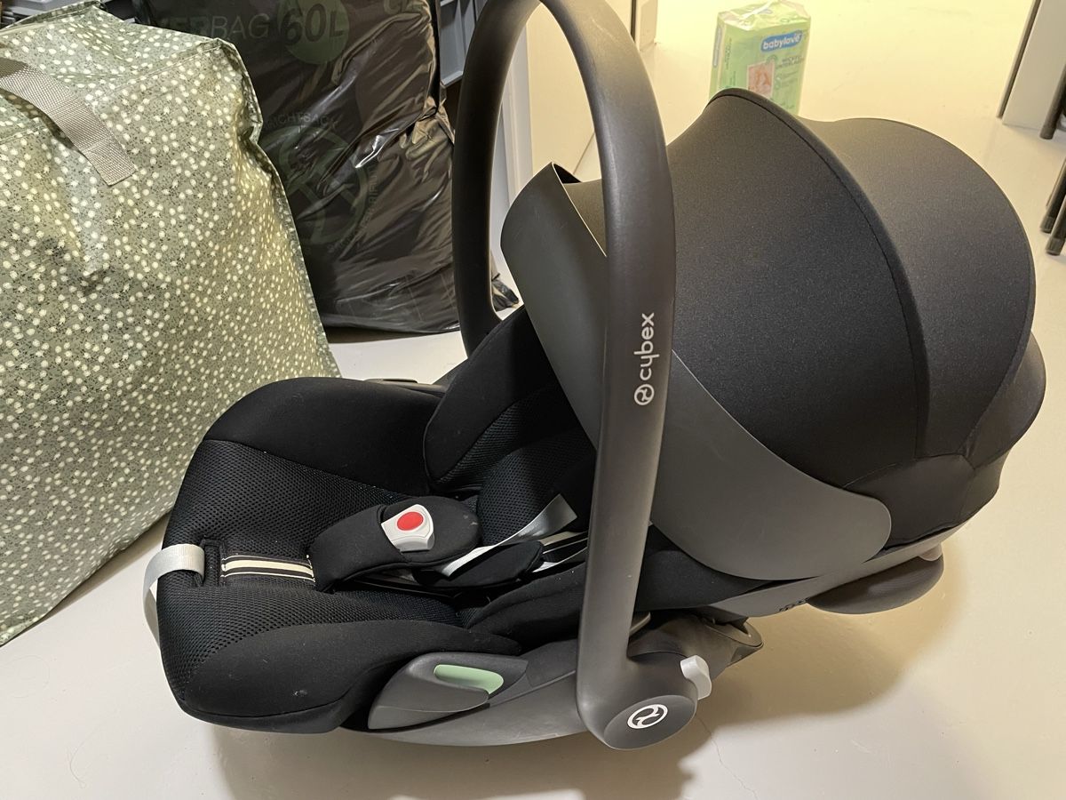 Cybex Auto-Kindersitze: Cybex Babyschale Cloud G I-Size & Isofix Station – Gebraucht aus Thun von Rmulder