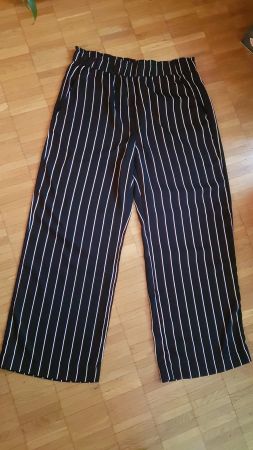 Elegante schwarze gestreifte Schlupf-Hose