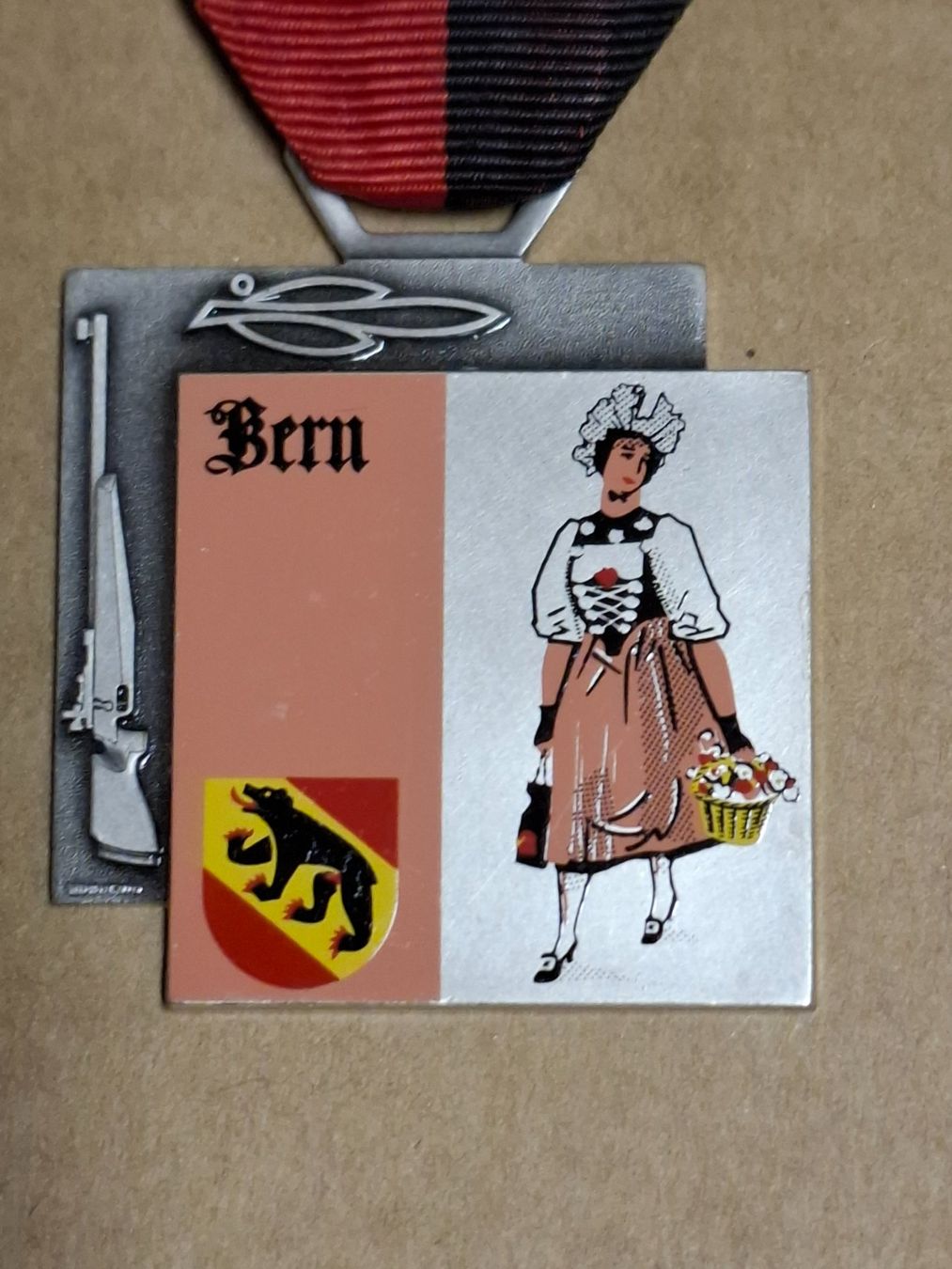 Medaglie: Bern Trachten Bern (D290) – Usato da Schwanden GL venduto da Suvorov