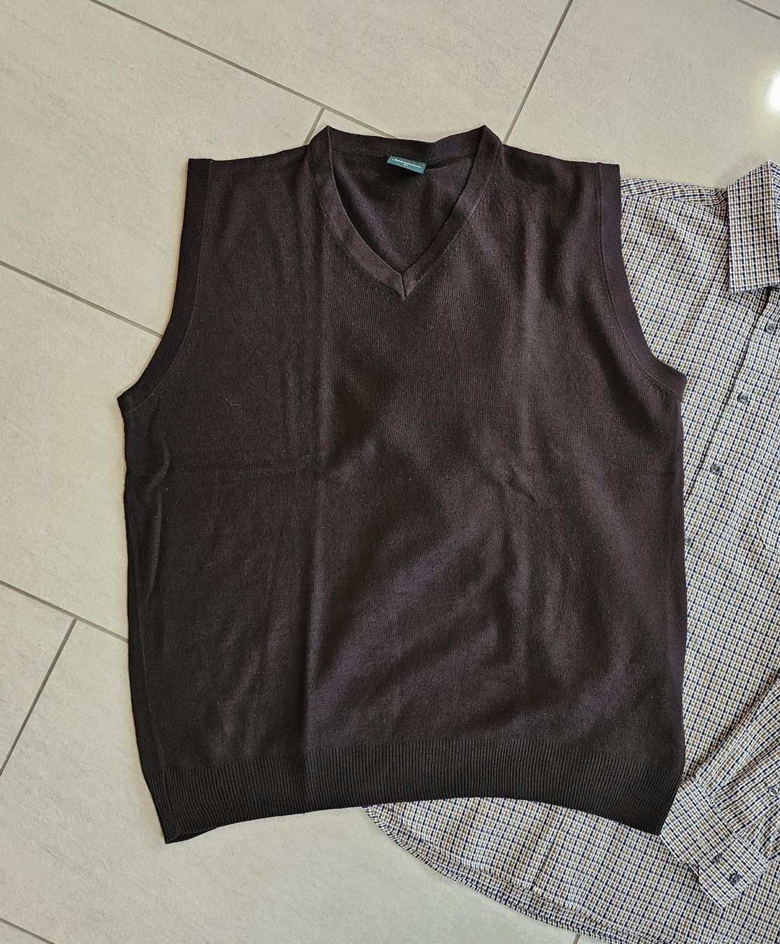 Lotti di vestiti: 2 Hemden Gr. 41/42 , Pullunder &  V-Ausschnitt-PulloveGr. XL – Usato da Einigen venduto da Pretorius66 6