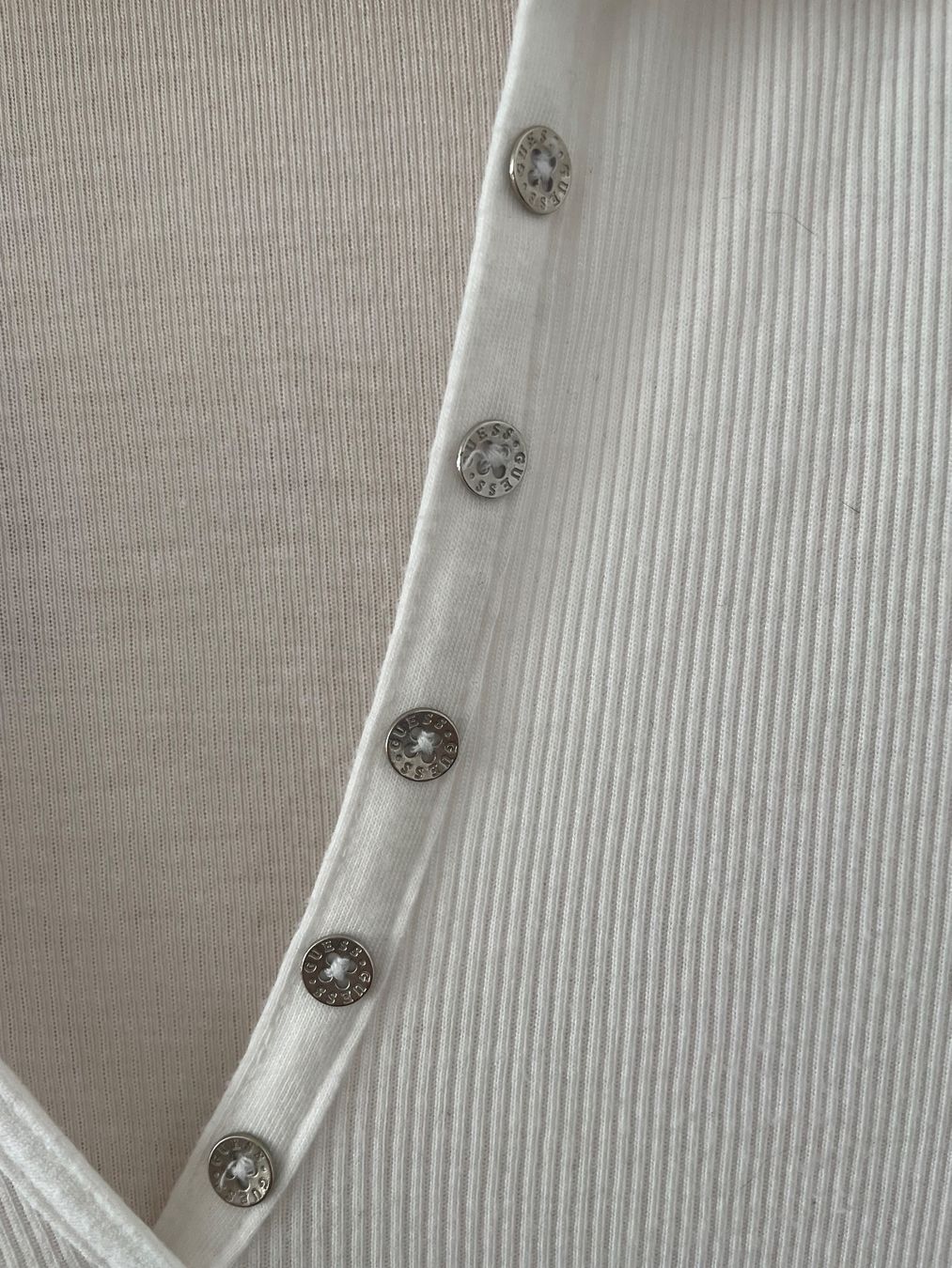 Guess Magliette Polo: Guess Poloshirt, weiss, Gr. XS – Usato da Lohn-Ammannsegg venduto da LaCoLiNe 1