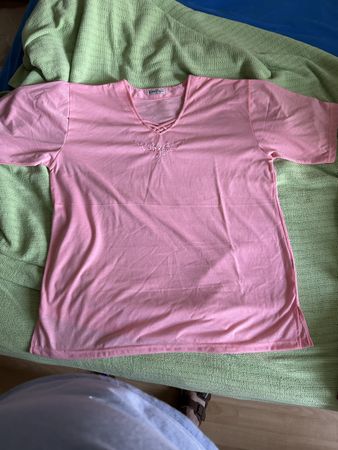 Grosses rosa Sommer Shirt