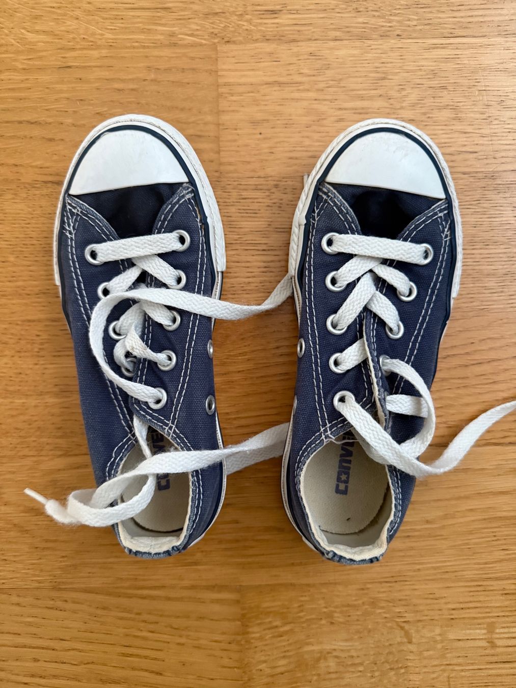 Converse Chaussures garçon: Converse Schuhe Gr 28 – D'occasion à Zürich par audrey_dri