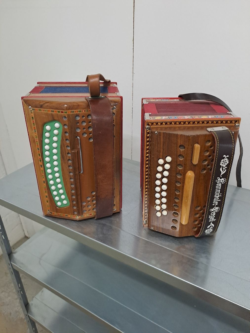 Strumenti musicali: 2 schwyzerorgeli zum verkaufen – Usato da Villeneuve venduto da BibiVintage 5