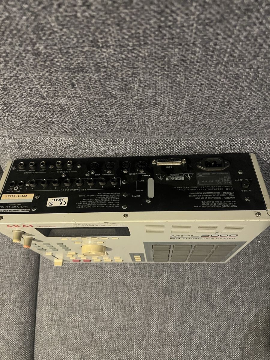 Akai Strumenti musicali: Akai MPC 2000 Goteck USB – Usato da Fribourg venduto da ger_s2sx 1