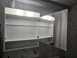 Waschbeckenunterschrank + Spiegelschrank 