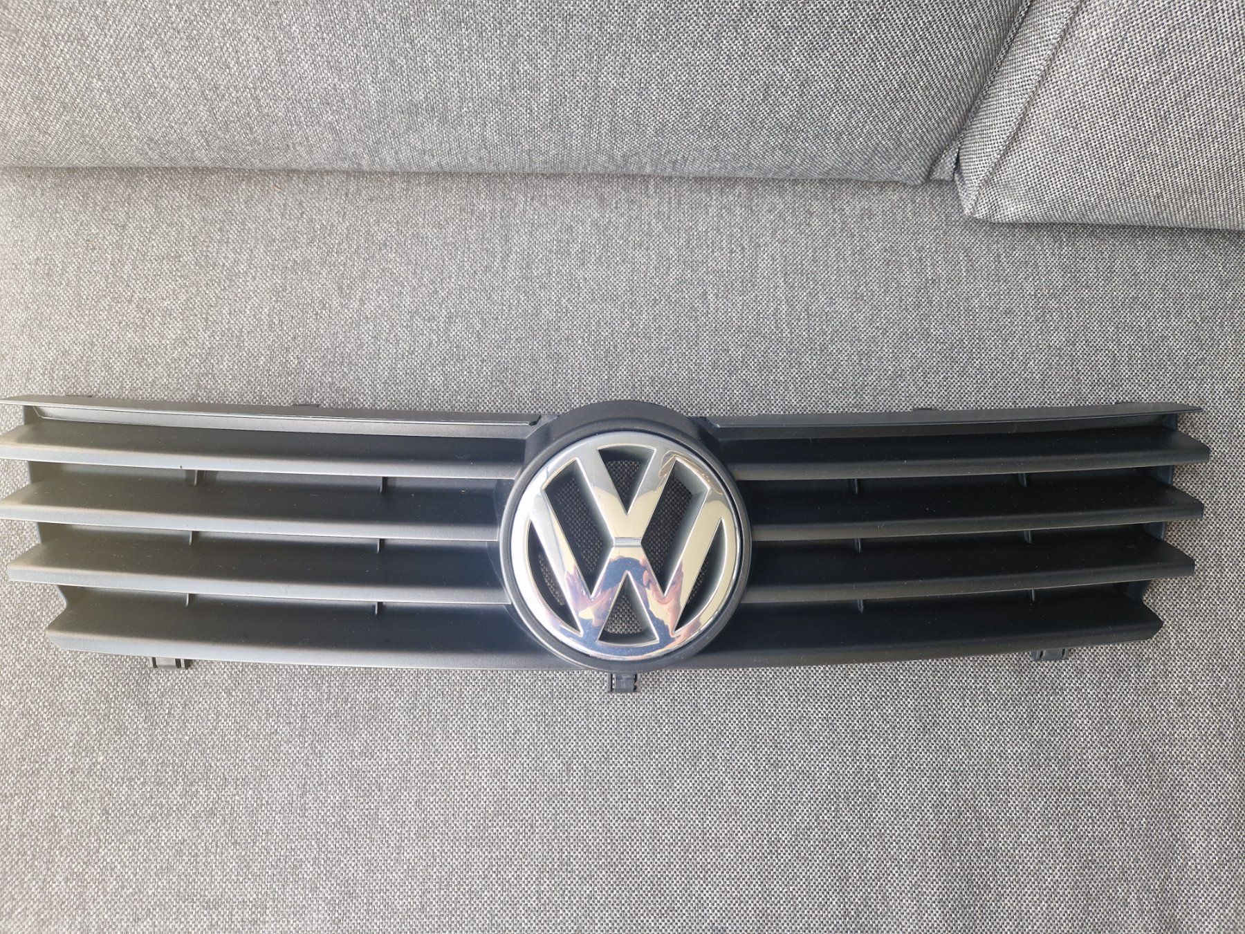 Volkswagen Tutti pezzi di ricambio auto: VW Polo 6N2 Kühlergrill – Usato da Bülach venduto da luk_k8dj