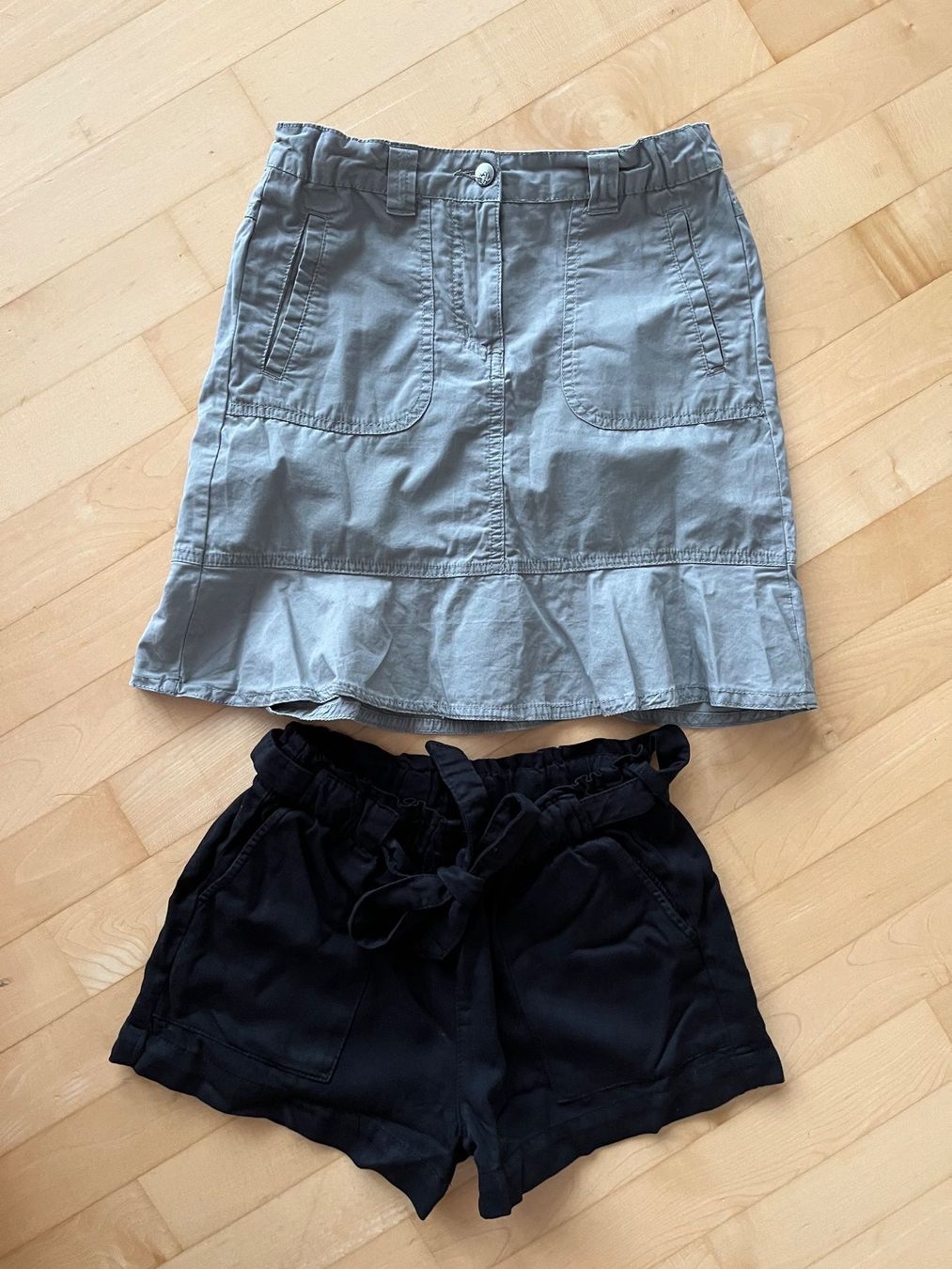 Kleiderpakete & -sets: Rock und Shorts in Gr. 146/152 – Gebraucht aus Wetzikon ZH von jusc710