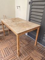Schlichter Holztisch 