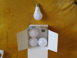 4 STÜCK RGB-LED-BIRNEN