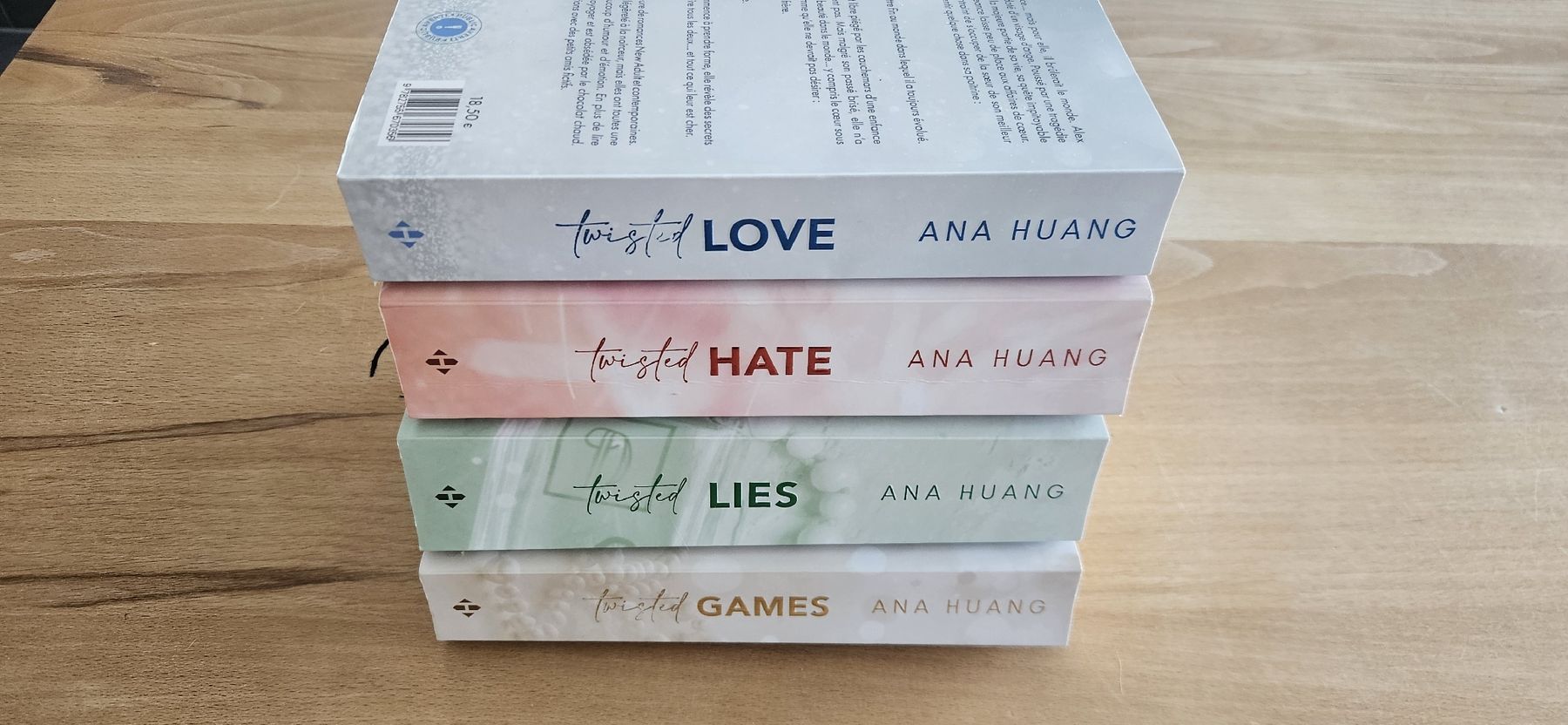 Libri: ANA HUANG TWISTED 1 à 4 – Usato da La Chaux-de-Fonds venduto da Gdx2 2