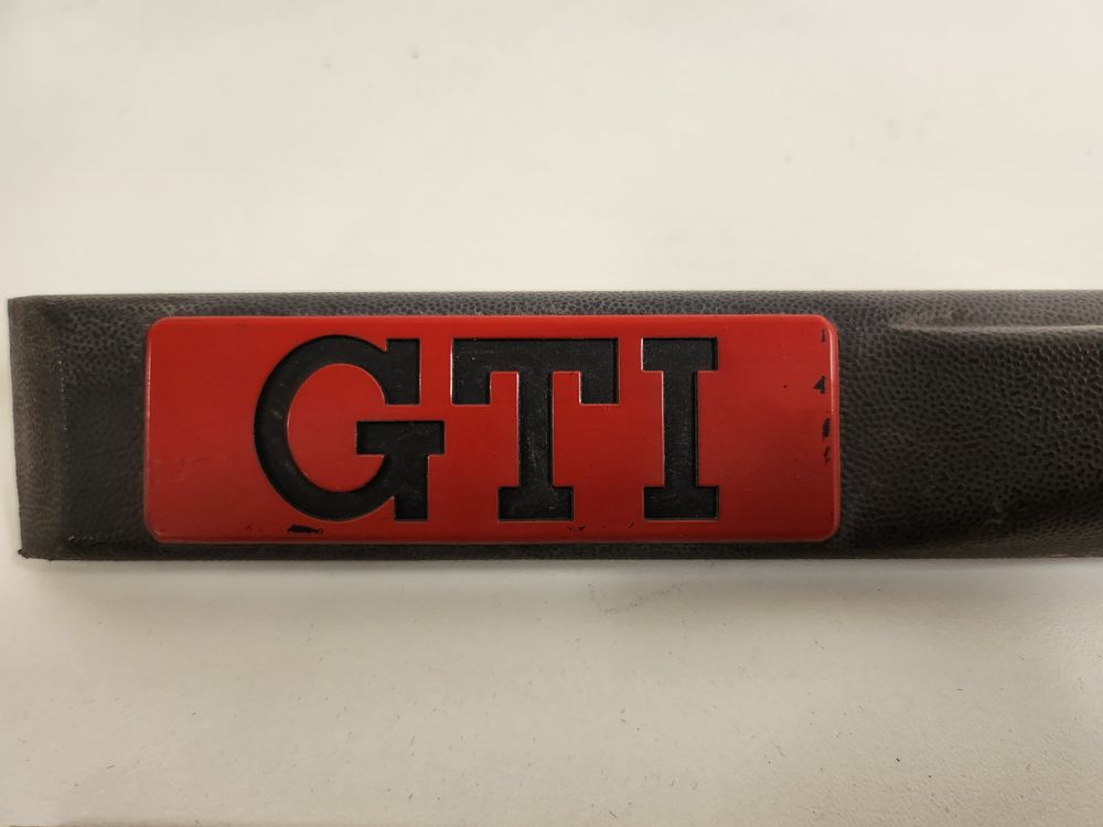 Volkswagen Toutes les pièces auto: VW Golf 2 MK2 Türzierleiste – D'occasion à Tuggen par Zweitechanceboutique