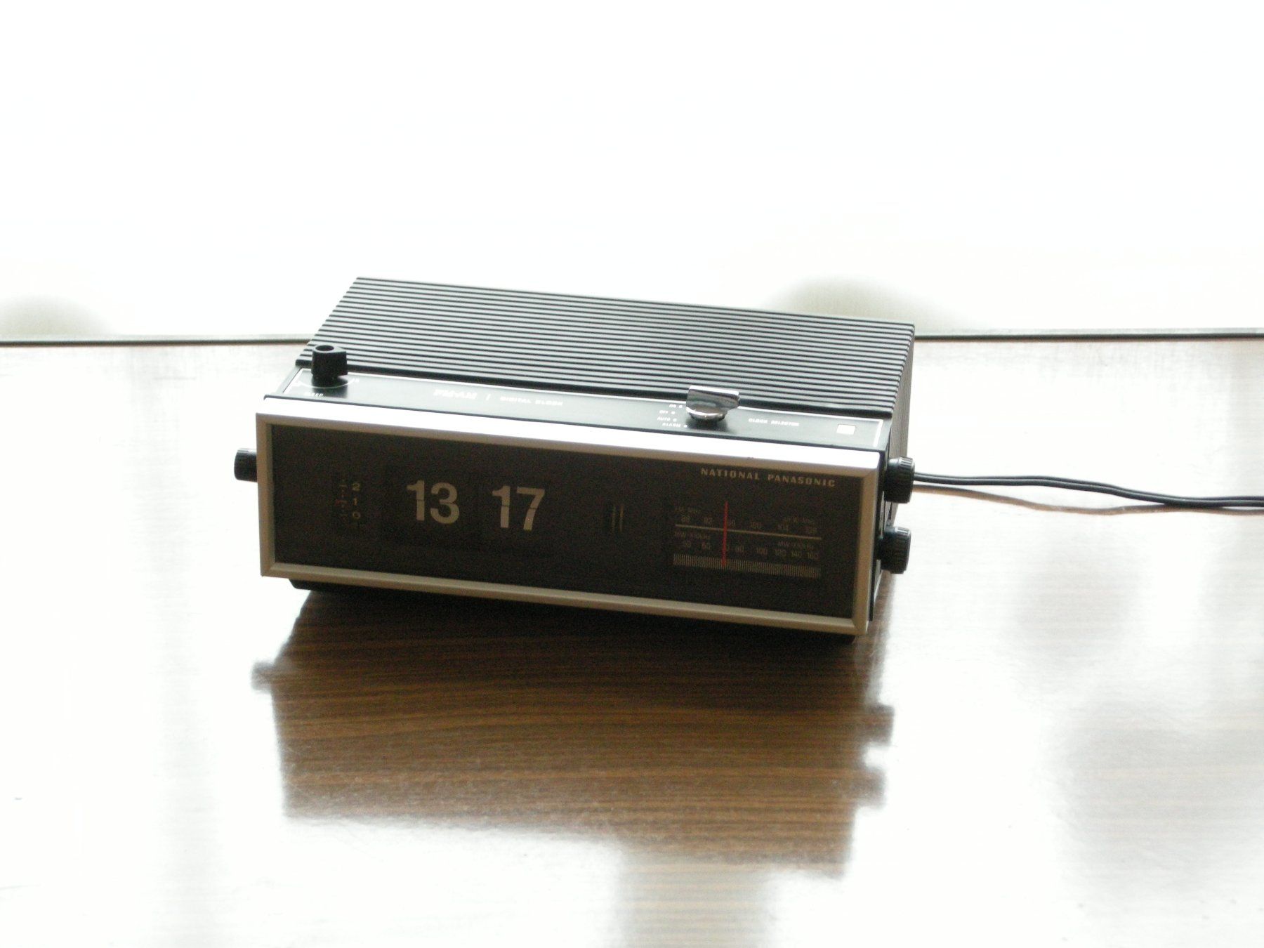 Sveglie: Vintage Panasonic Klappzahlen Wecker/Uhr #Flipclock – Usato da Aarau venduto da Pearlz 2