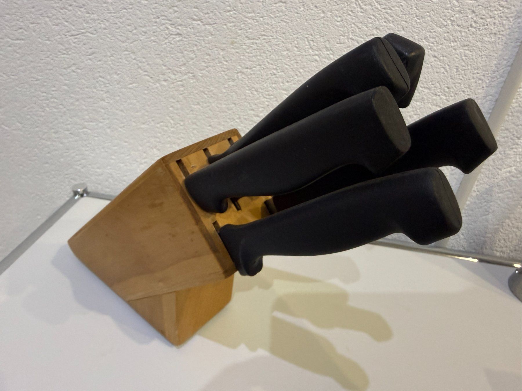 Coltelli: Messerblock mit 5 Messern, Block in Holz – Usato da Unterengstringen venduto da Tnovus 1